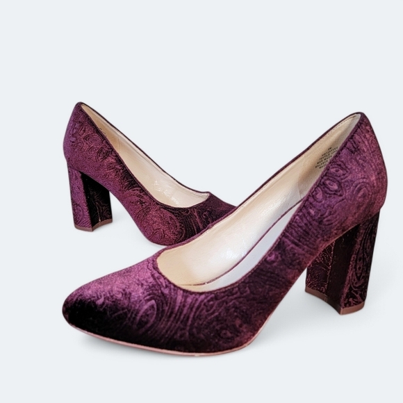 Nine West Jayvee Burgundy Velvet Floral Embossed Block Heels Size 8 - Picture 1 of 17